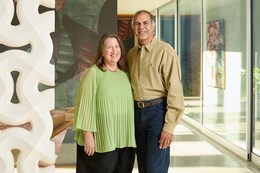Ana Méndez ’91 and Rajeev Jayavant ’86, EE ’88, SM ’88
